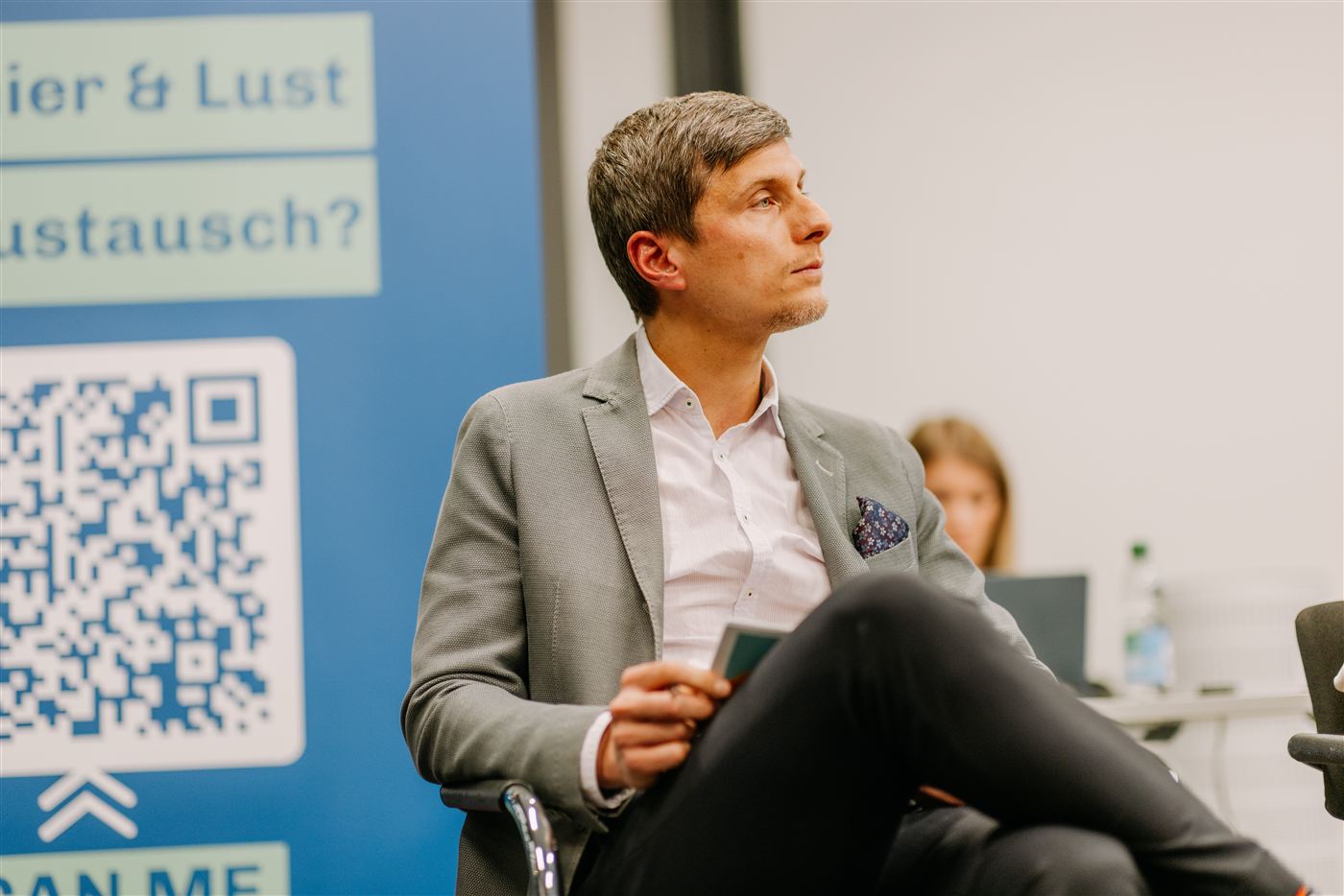 Peter Strohm bei einem Podiumsgespräch